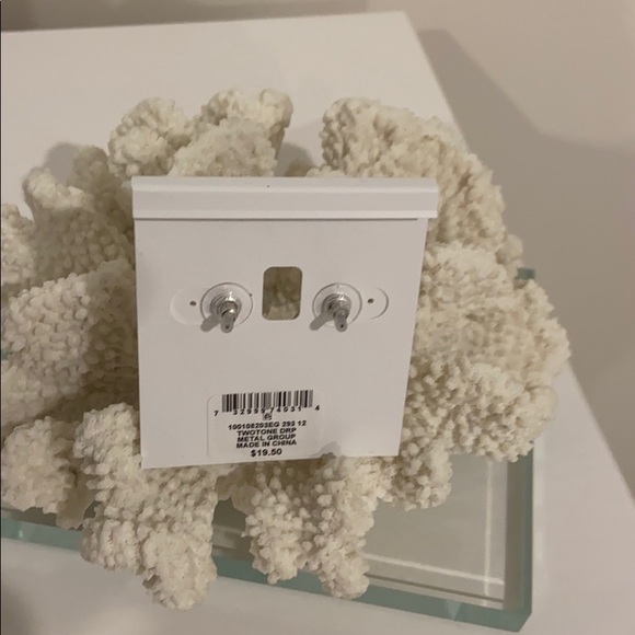 Earings - Picture 2 of 2